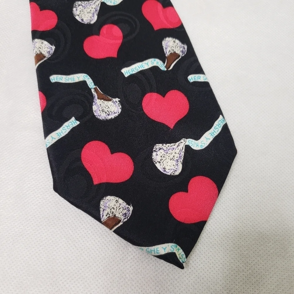 Addiction silk tie hearts and Hershey Kisses black red valentine